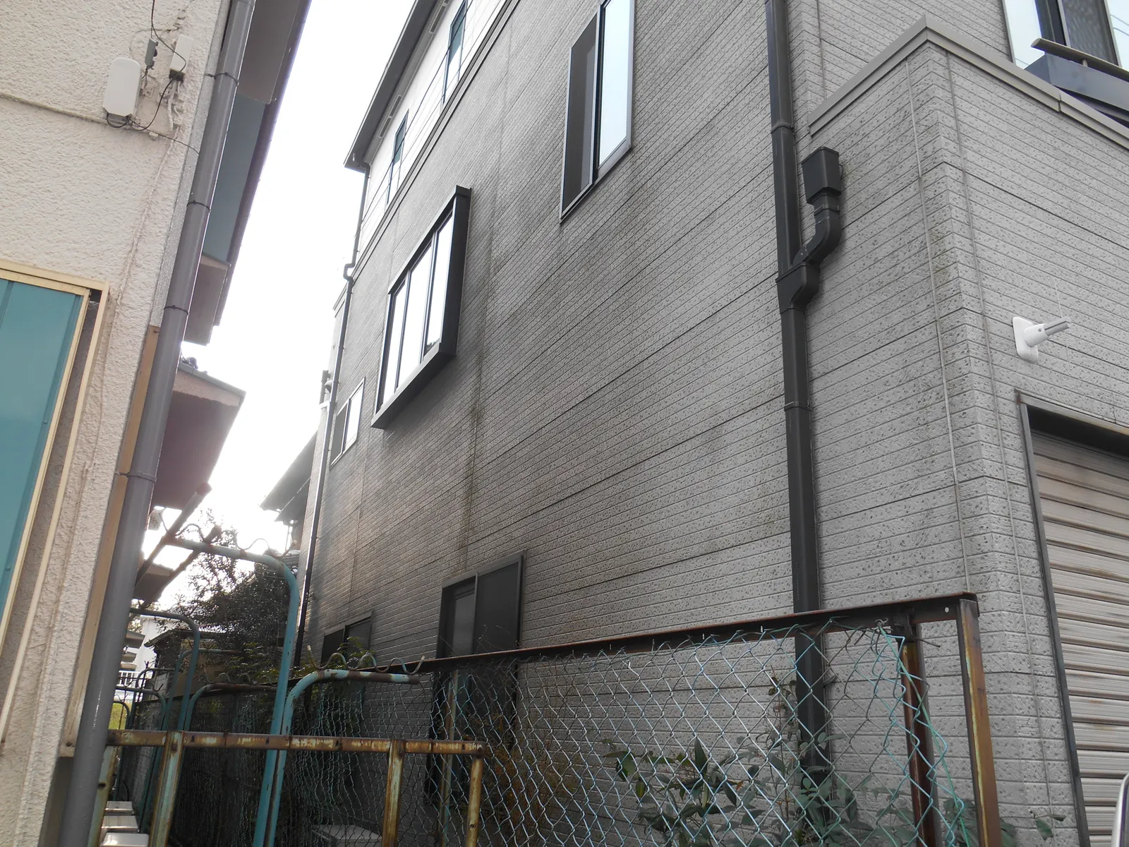 吹田市 B様邸の外壁・屋根塗装・施工前の写真2