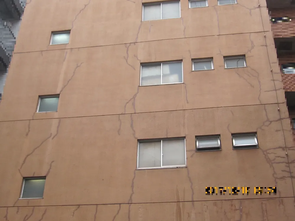 大阪市淀川区 Tビルの外壁塗装工事・施工前の写真