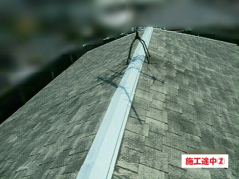 枚方市 Ｓ様邸の屋根塗装工事・施工中の写真2