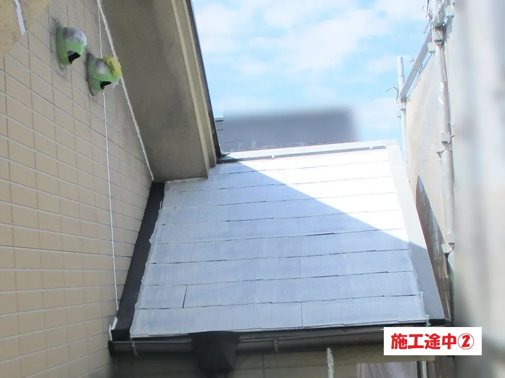 大阪市淀川区 Ｉ様邸の屋根塗装工事・施工中の写真2