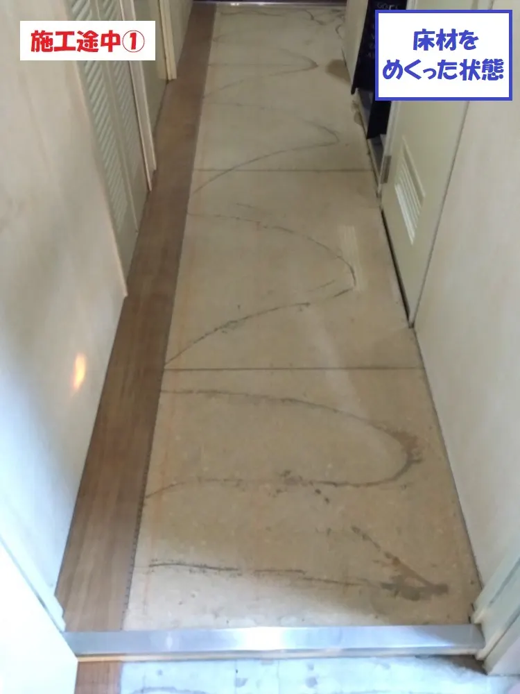 大阪市淀川区 Ｔ様邸の廊下床フローリング張り替え工事・施工中の写真